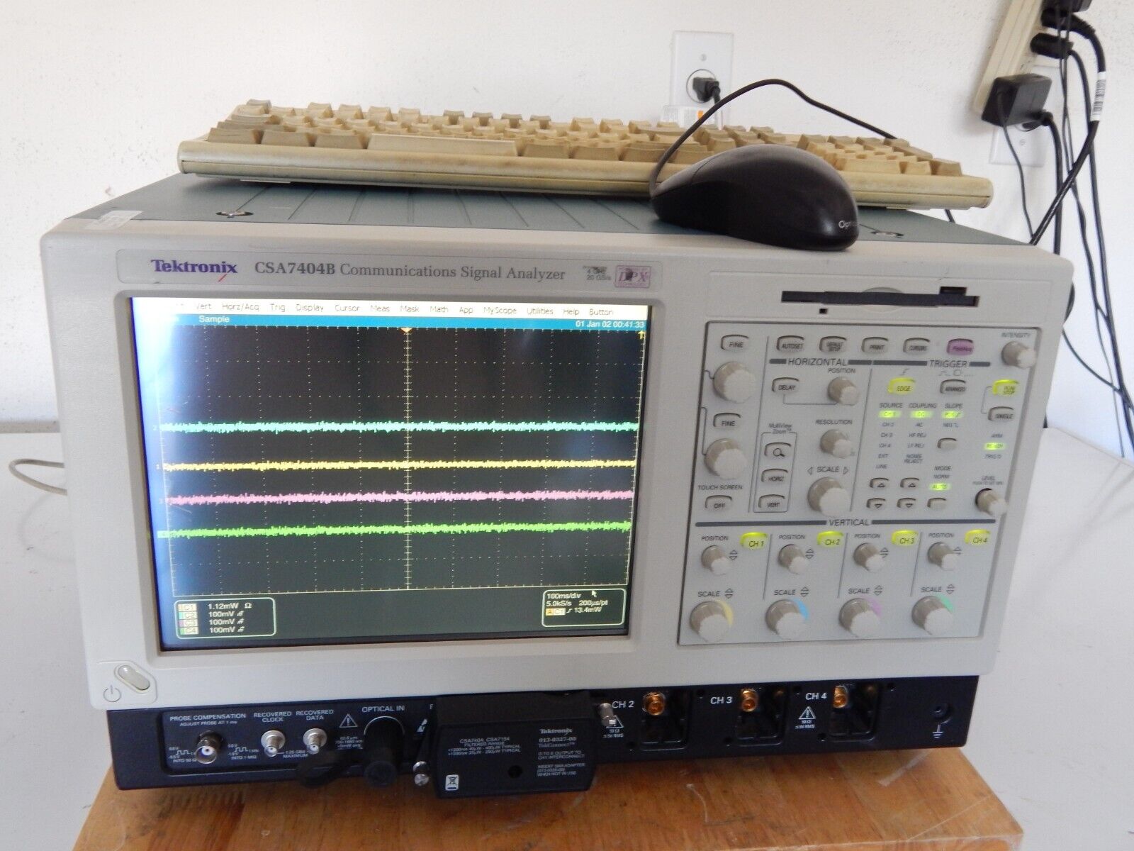 TEKTRONIX CSA7404B Communications Signal Analyzer, 4 GHz, 4 Ch., 20 GS/s TEKTRONIX CSA7404B Communications Signal Analyzer, 4 GHz, 4 Ch., 20 GS/s